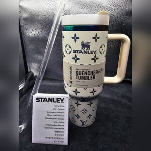 40oz Stanley Quencher H2.0 Tumbler with Blue and Cream Pattern